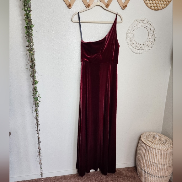 After Six One-Shoulder Spaghetti Strap Velvet Maxi Dress In Cabernet Size 10 NWT - Picture 4 of 10